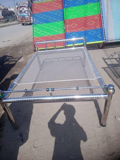 Har kism kai ghaj main Stell ki charpai order phr Teyar ki jati hain