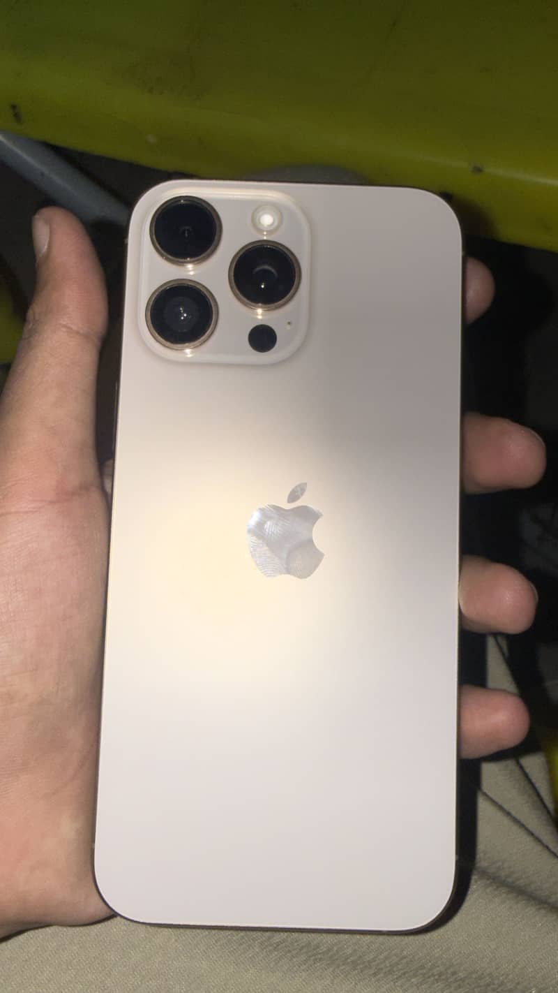 Apple iPhone 16 Pro Max 2