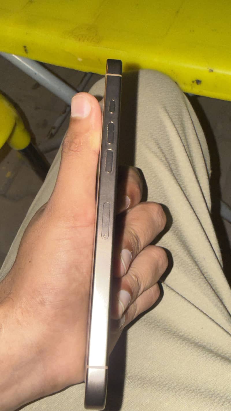 Apple iPhone 16 Pro Max 3