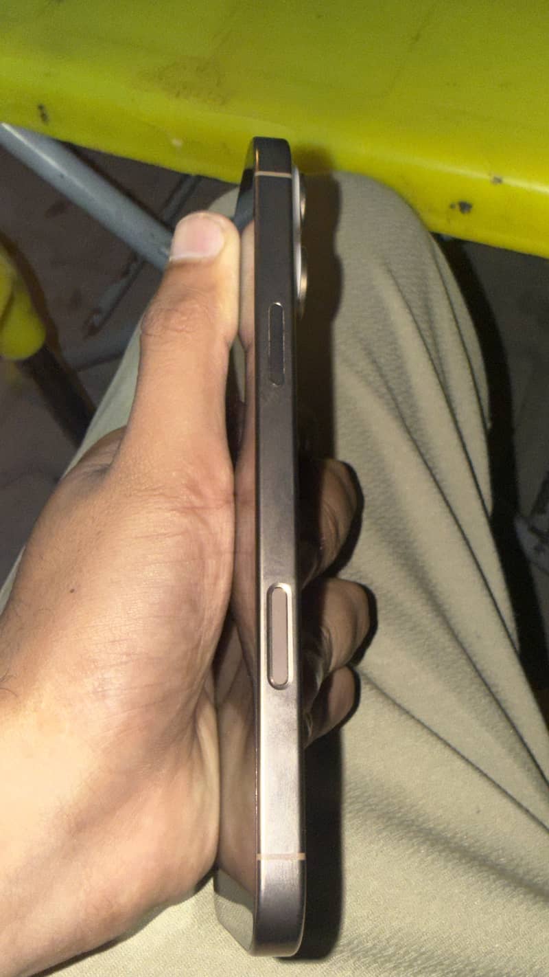 Apple iPhone 16 Pro Max 6