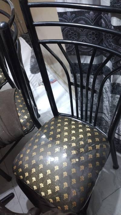 Beautiful Glass Dining Table – Good Condition