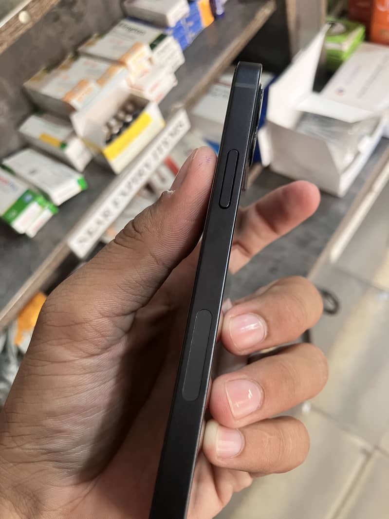 Apple iPhone 12 3