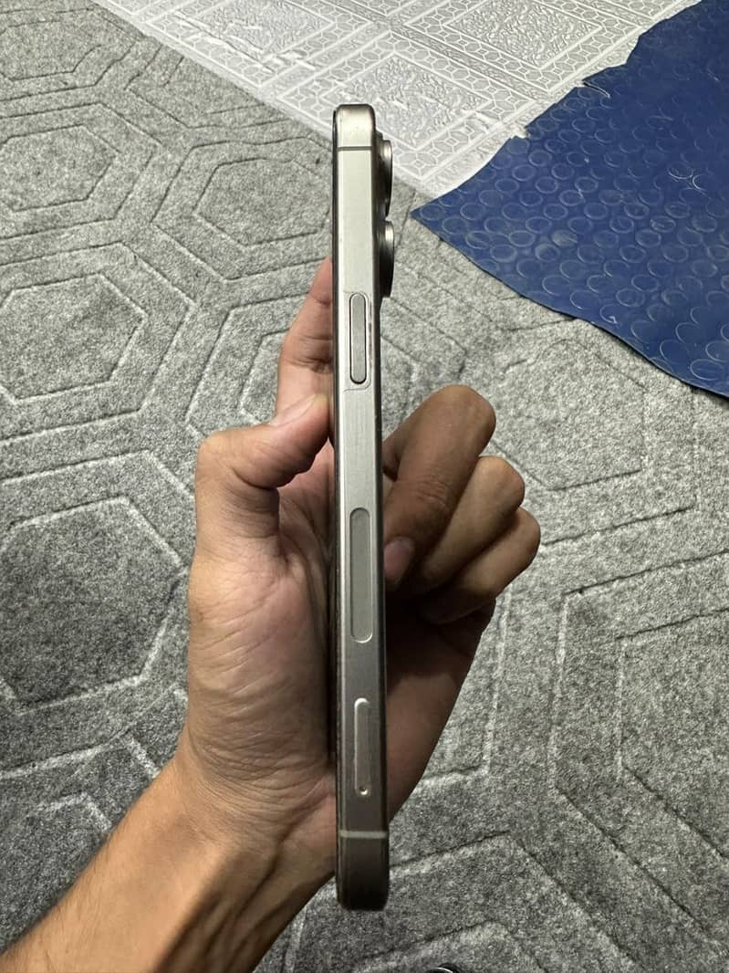 Apple iPhone 15 Pro Max 2