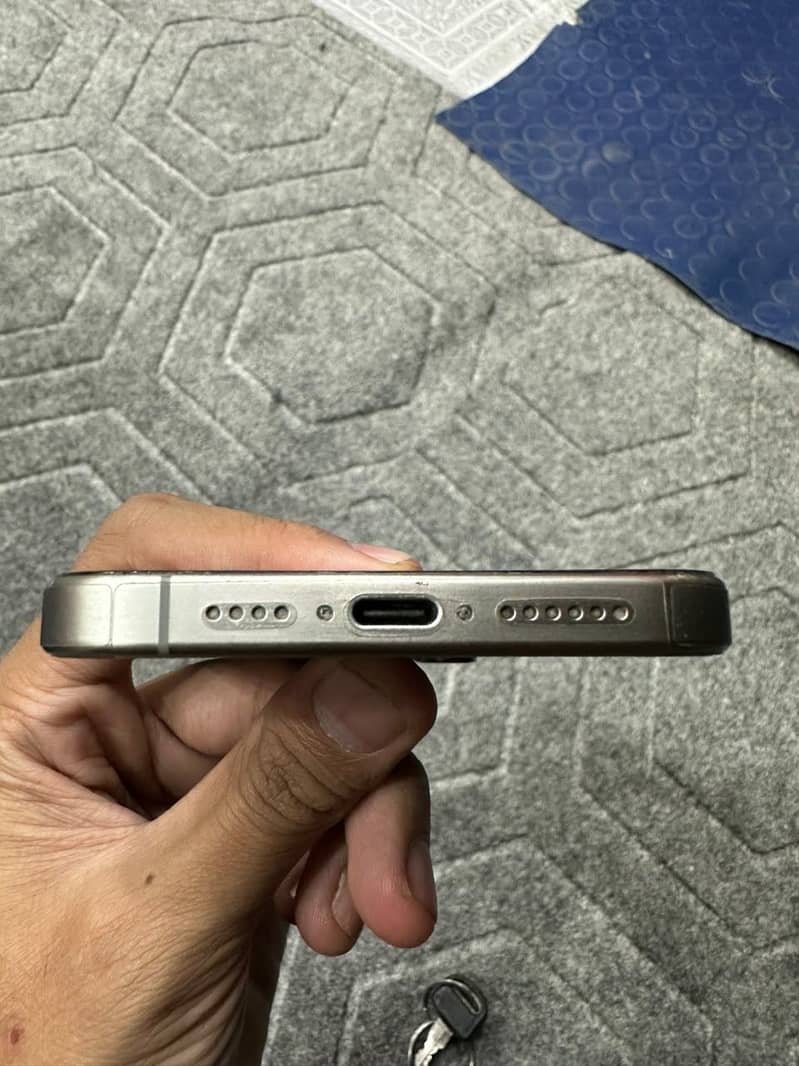 Apple iPhone 15 Pro Max 4