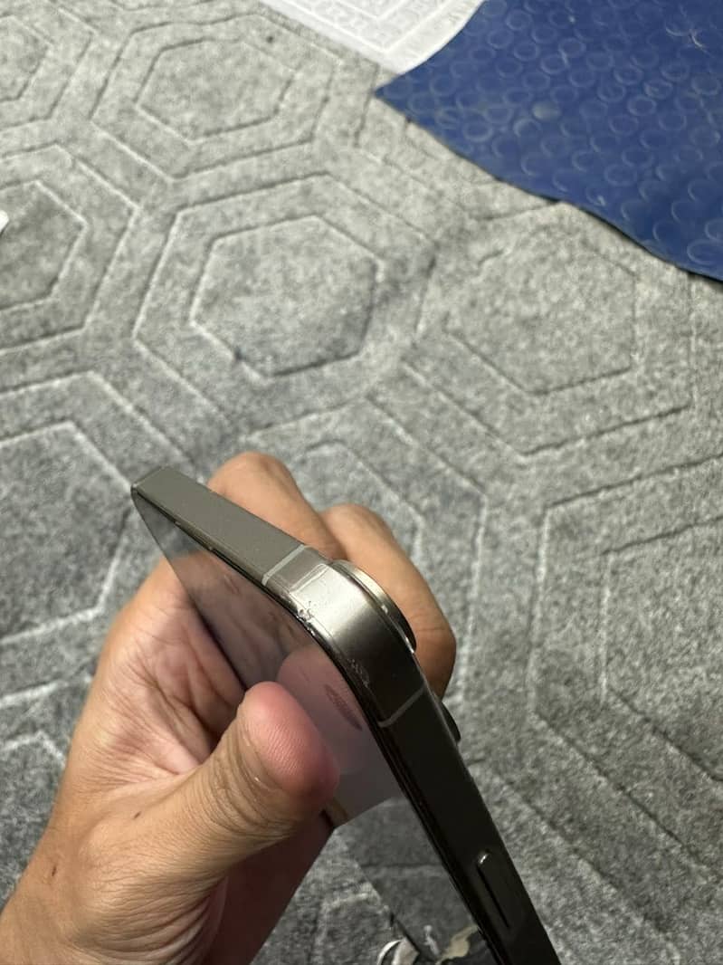 Apple iPhone 15 Pro Max 6
