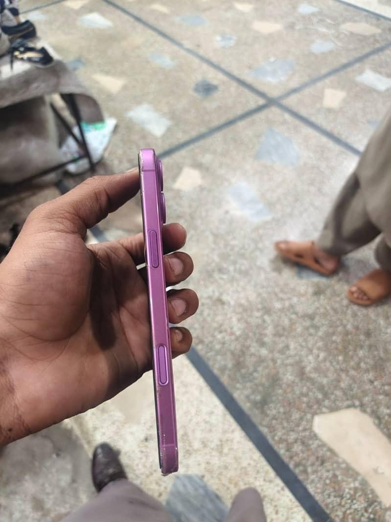 Apple iPhone 16 Plus 0