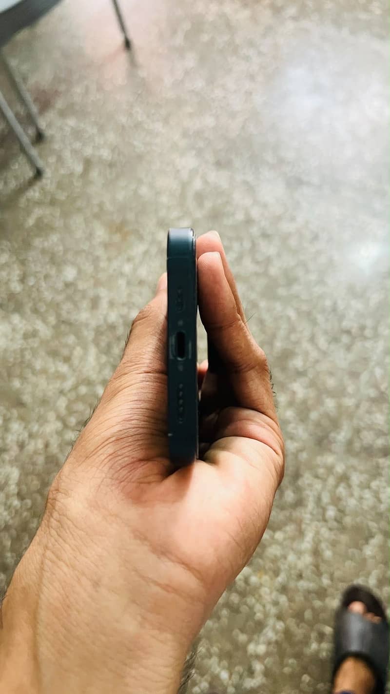 Apple iPhone 13 2