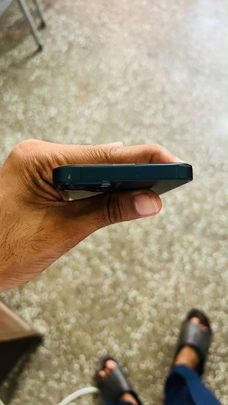 Apple iPhone 13 3