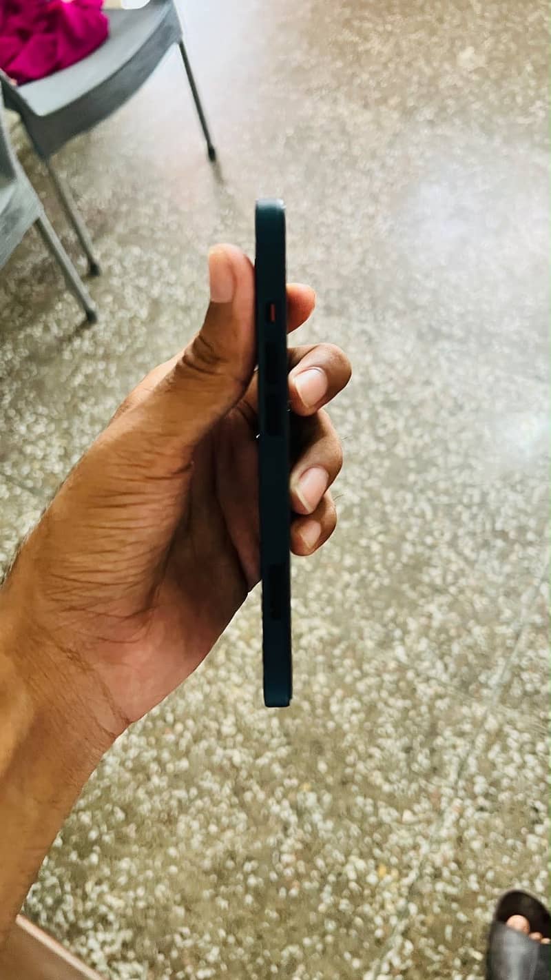 Apple iPhone 13 5