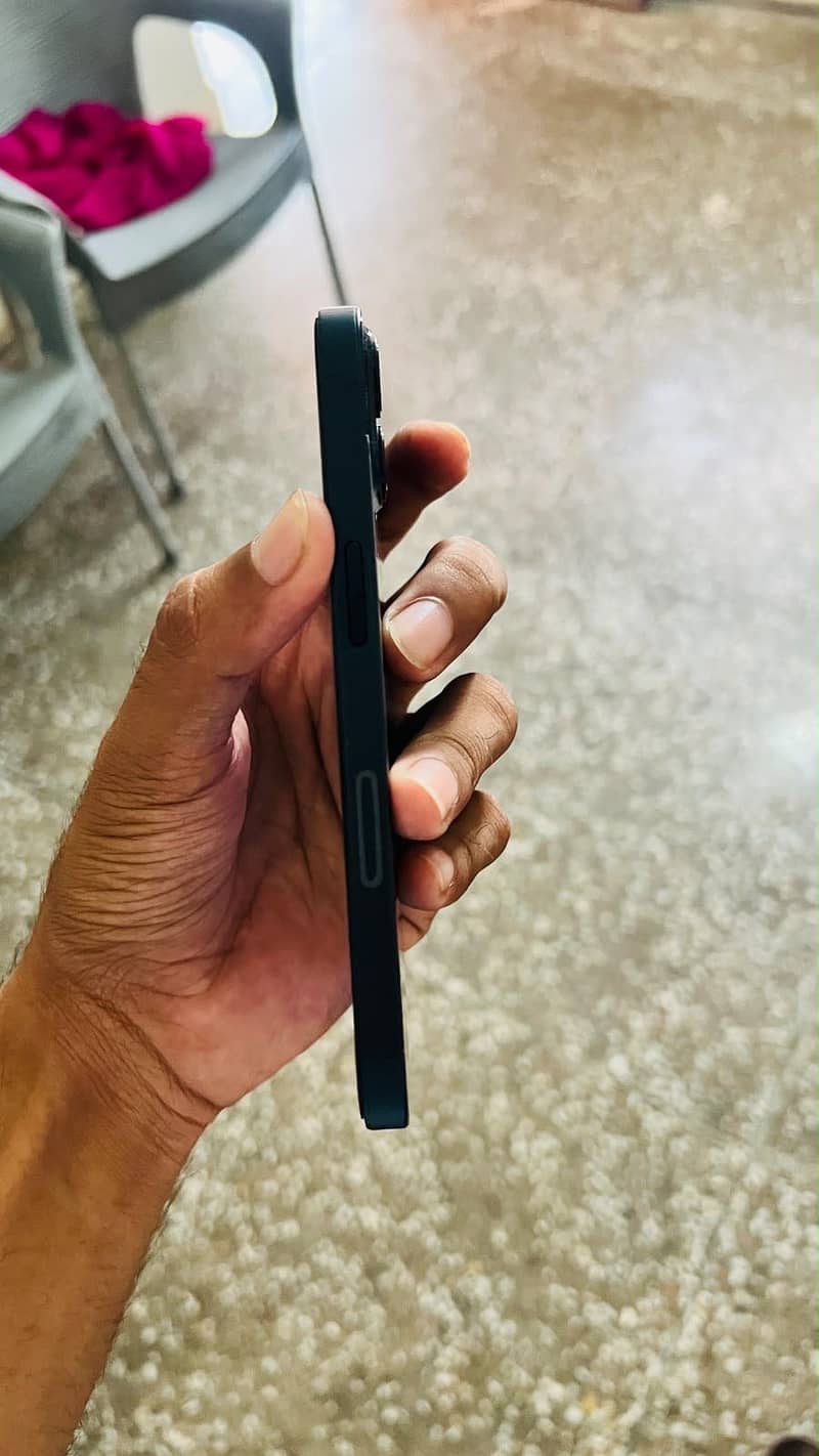 Apple iPhone 13 6