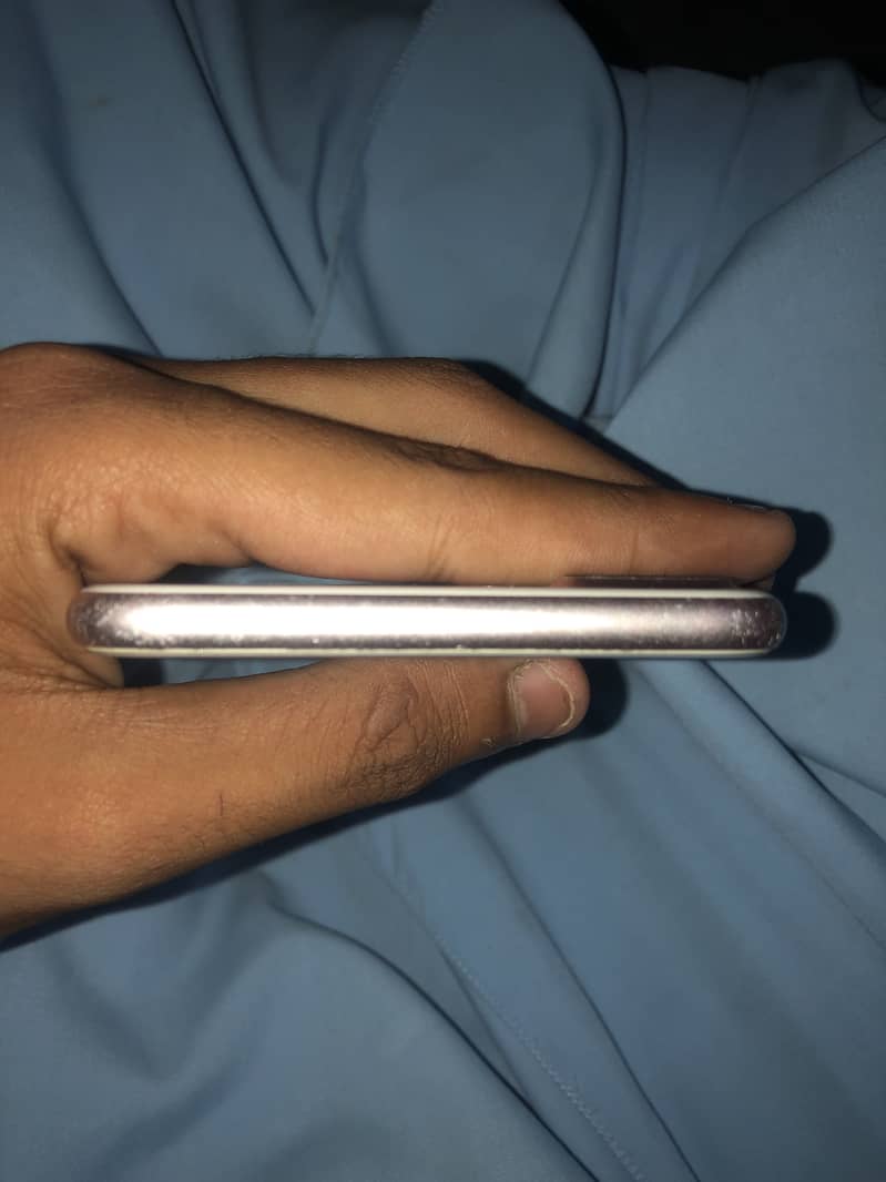 Apple iPhone 7 Plus 1