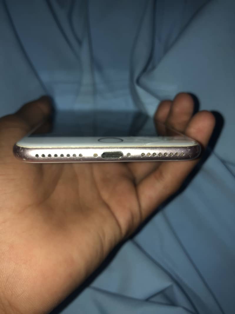 Apple iPhone 7 Plus 5