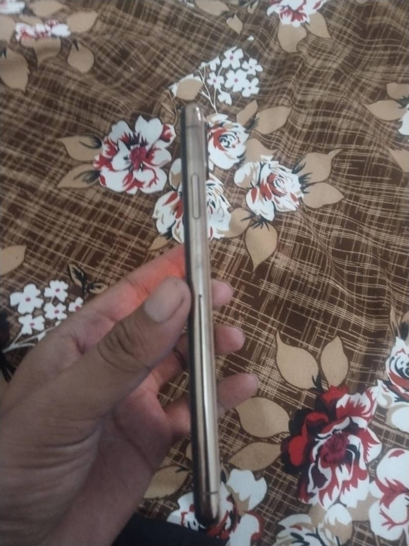 Apple iPhone XS Max 5