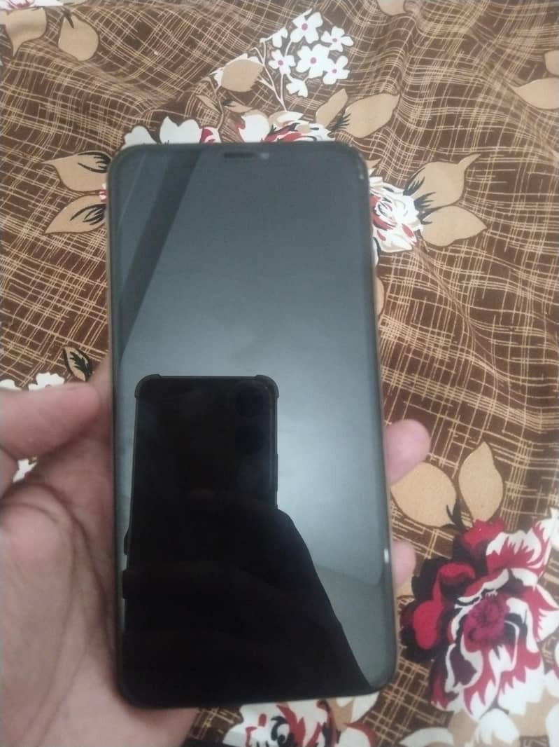 Apple iPhone XS Max 7