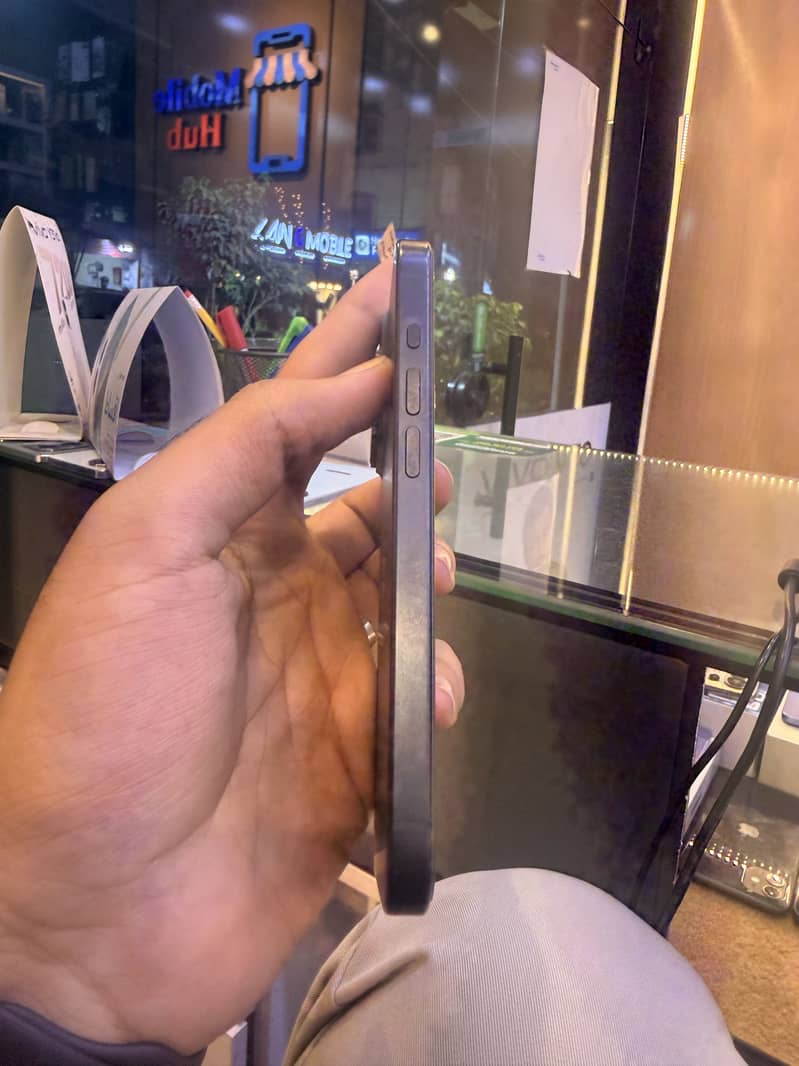 Apple iPhone 15 Pro 3
