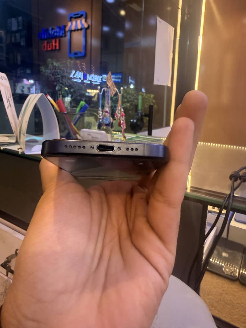 Apple iPhone 15 Pro 4
