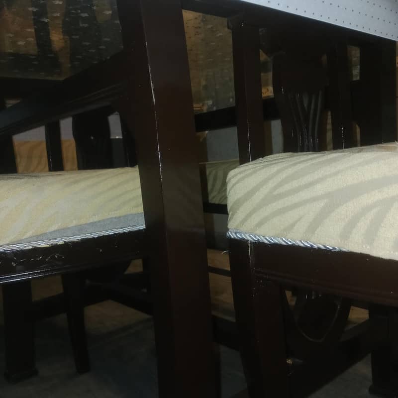 4 setting dinning table 3