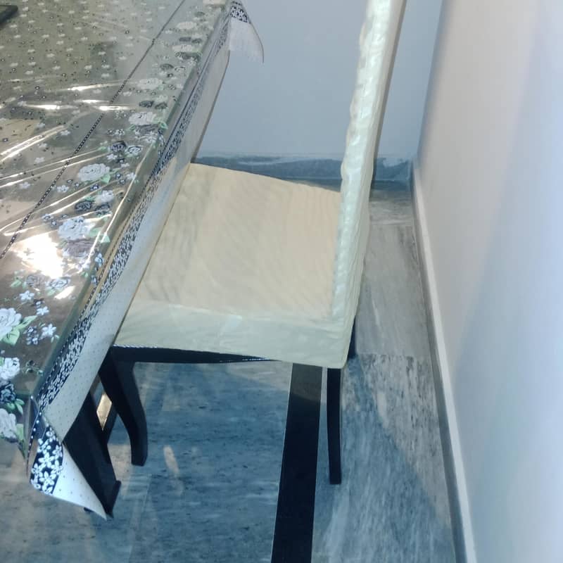 4 setting dinning table 5