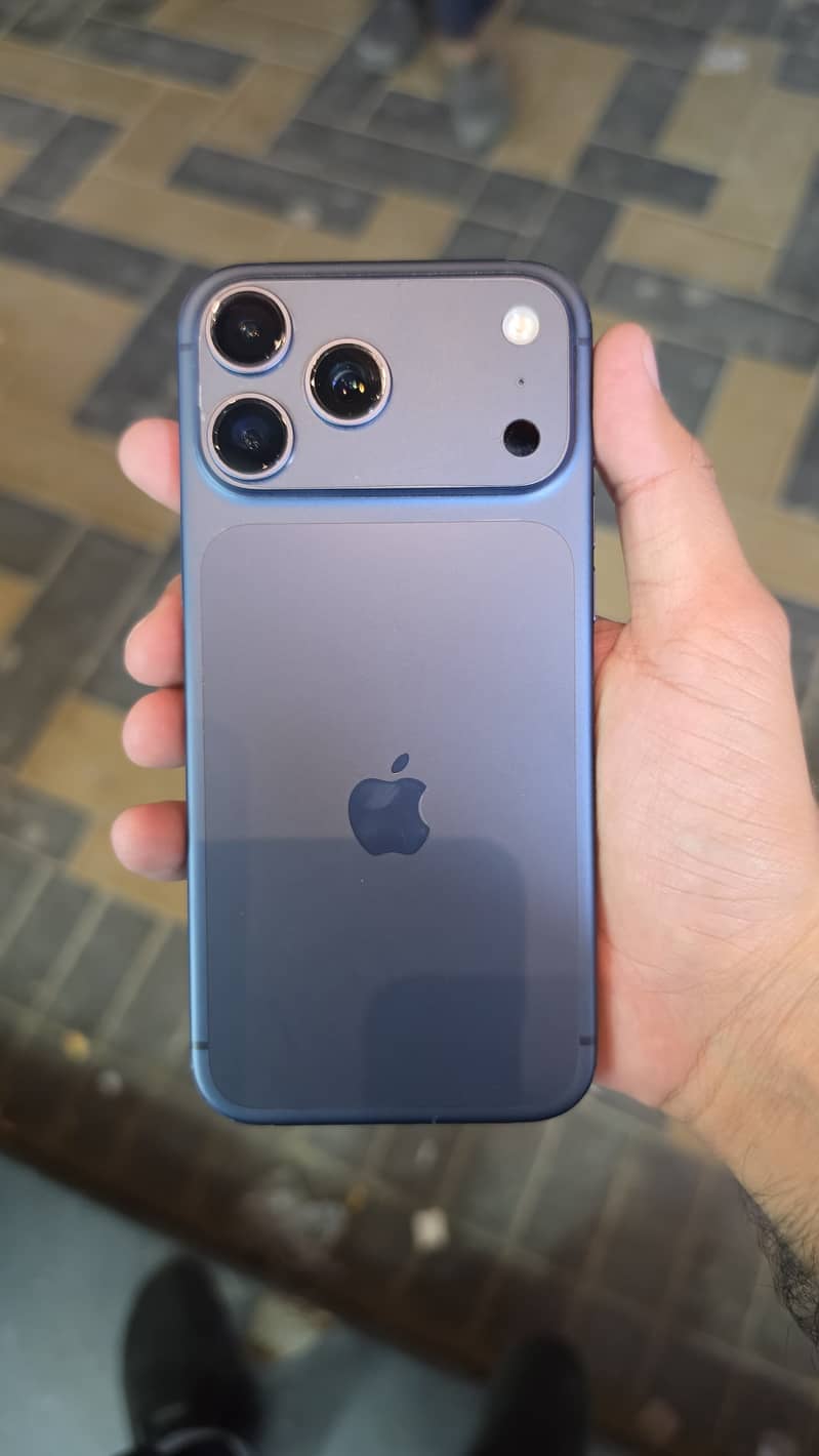 Apple iPhone 17 Pro Max 0
