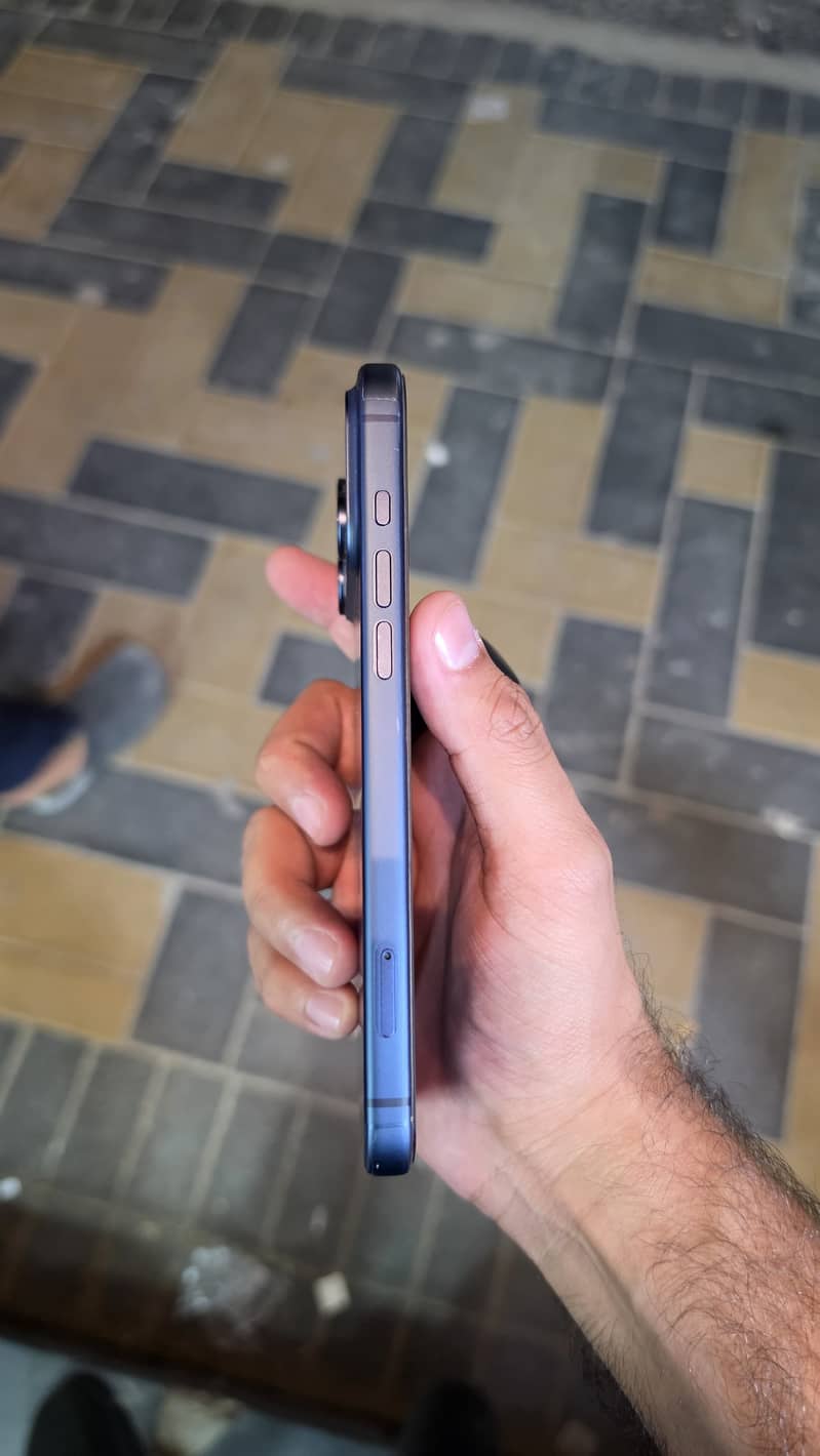 Apple iPhone 17 Pro Max 4