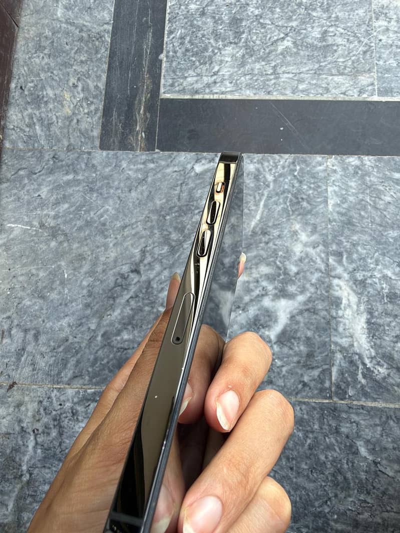 Apple iPhone 14 Pro 4