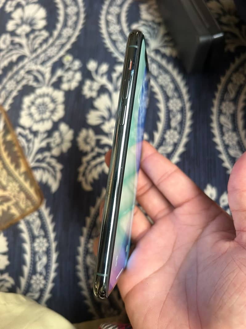 Apple iPhone 11 Pro 2