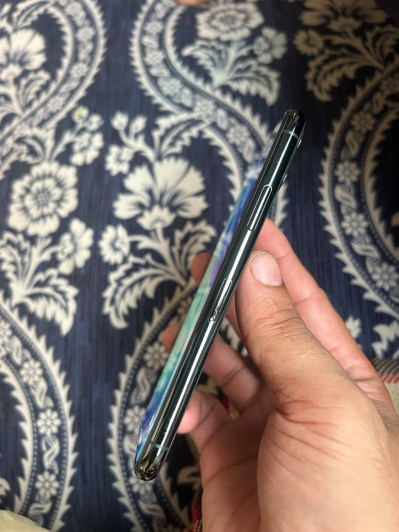 Apple iPhone 11 Pro 6