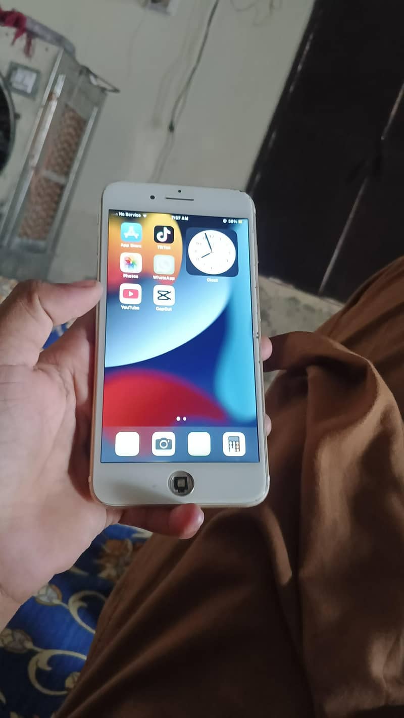 Apple iPhone 7 Plus 0