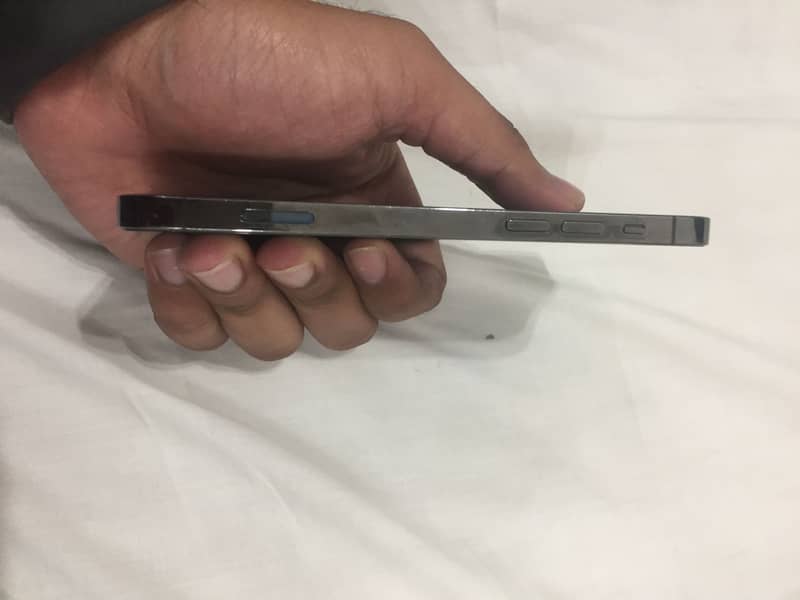 Apple iPhone 12 Pro 3