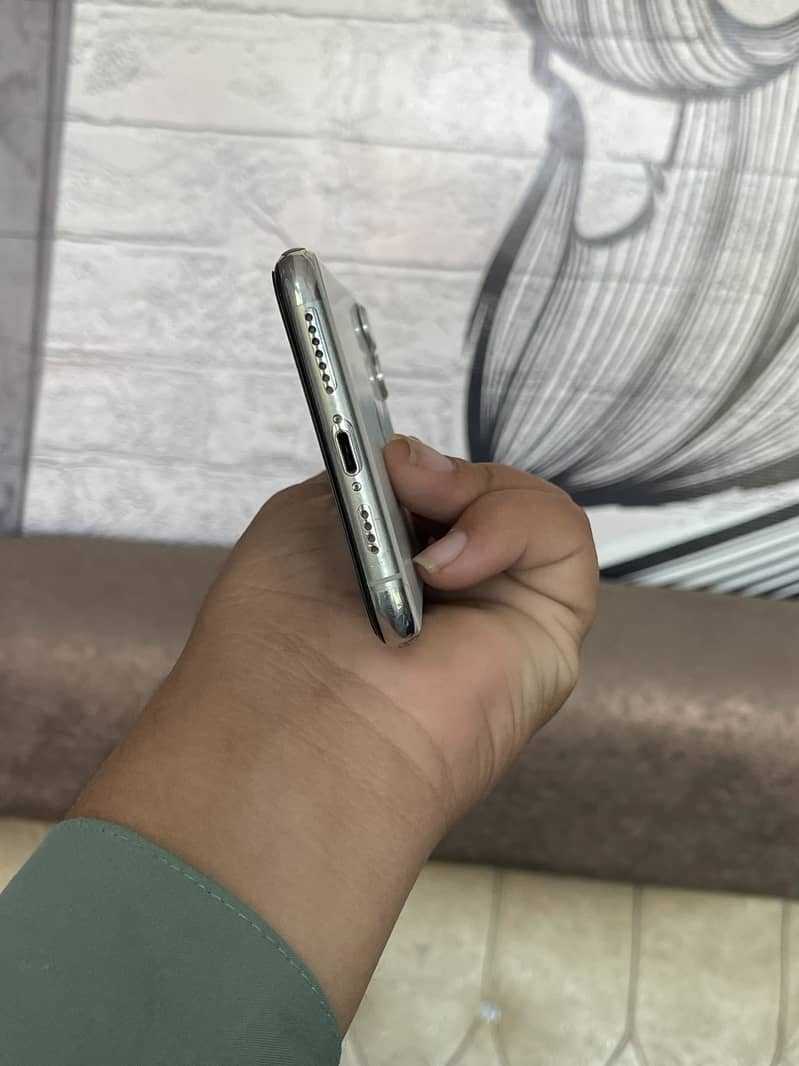 Apple iPhone 11 Pro Max 5
