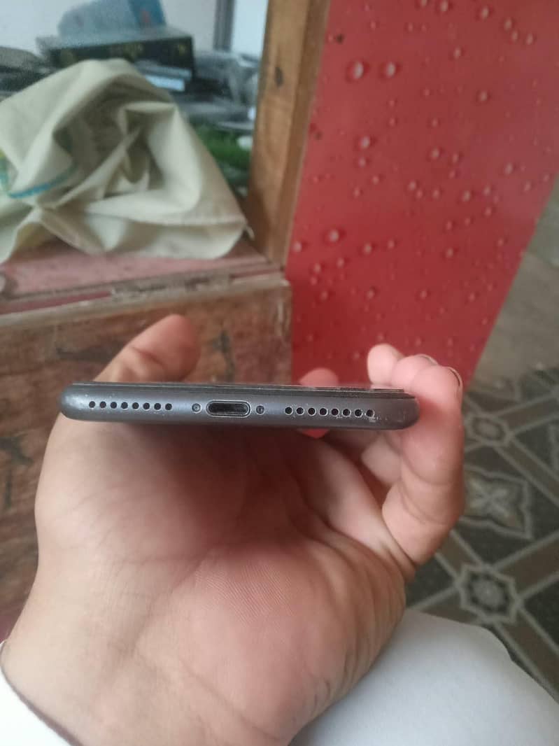 Apple iPhone 8 Plus 1