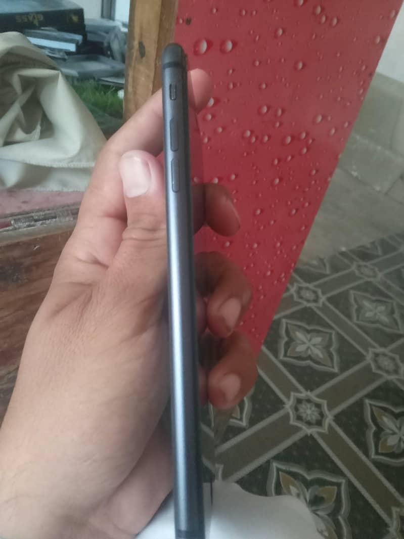 Apple iPhone 8 Plus 3