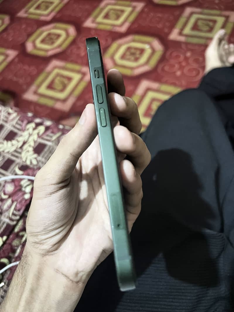 Apple iPhone 13 2
