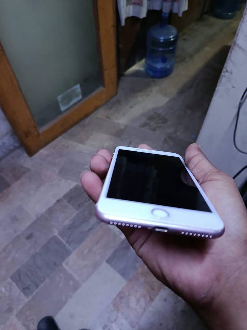 Apple iPhone 7 Plus 2