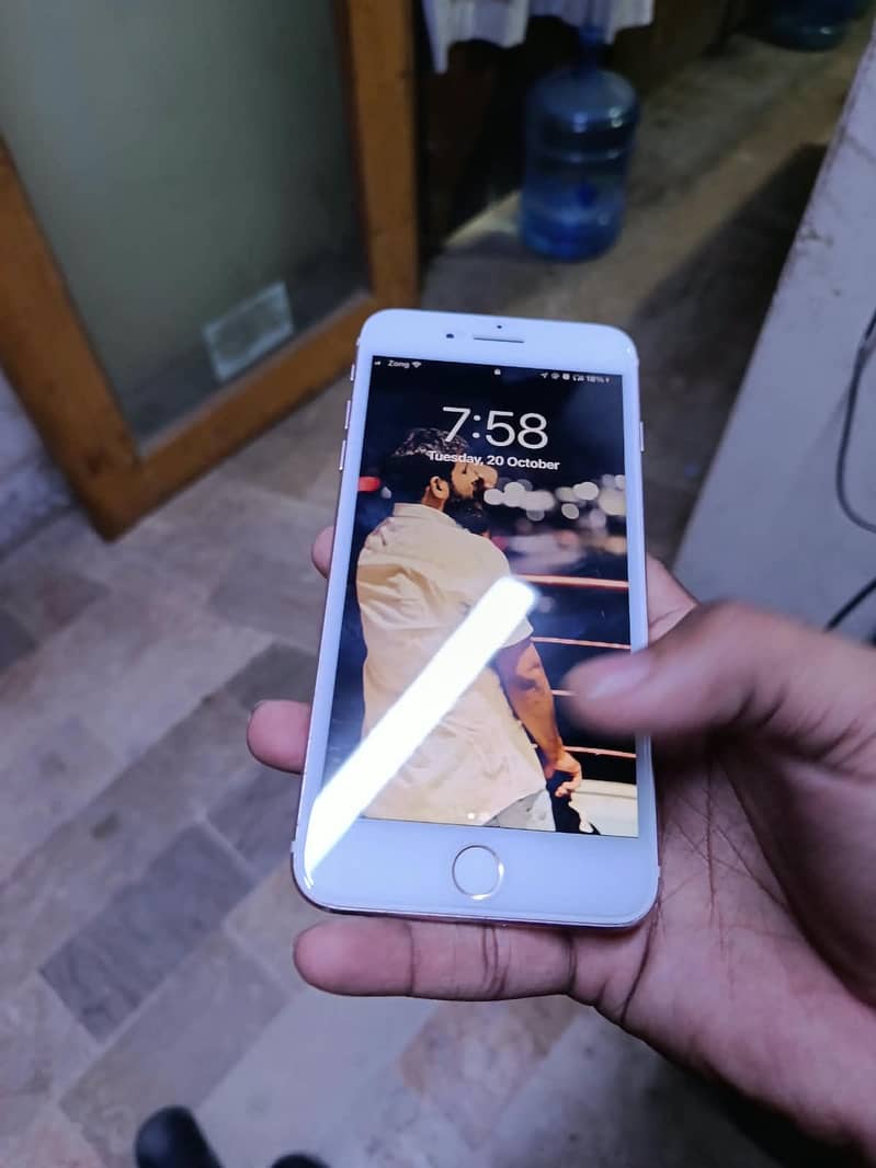 Apple iPhone 7 Plus 5