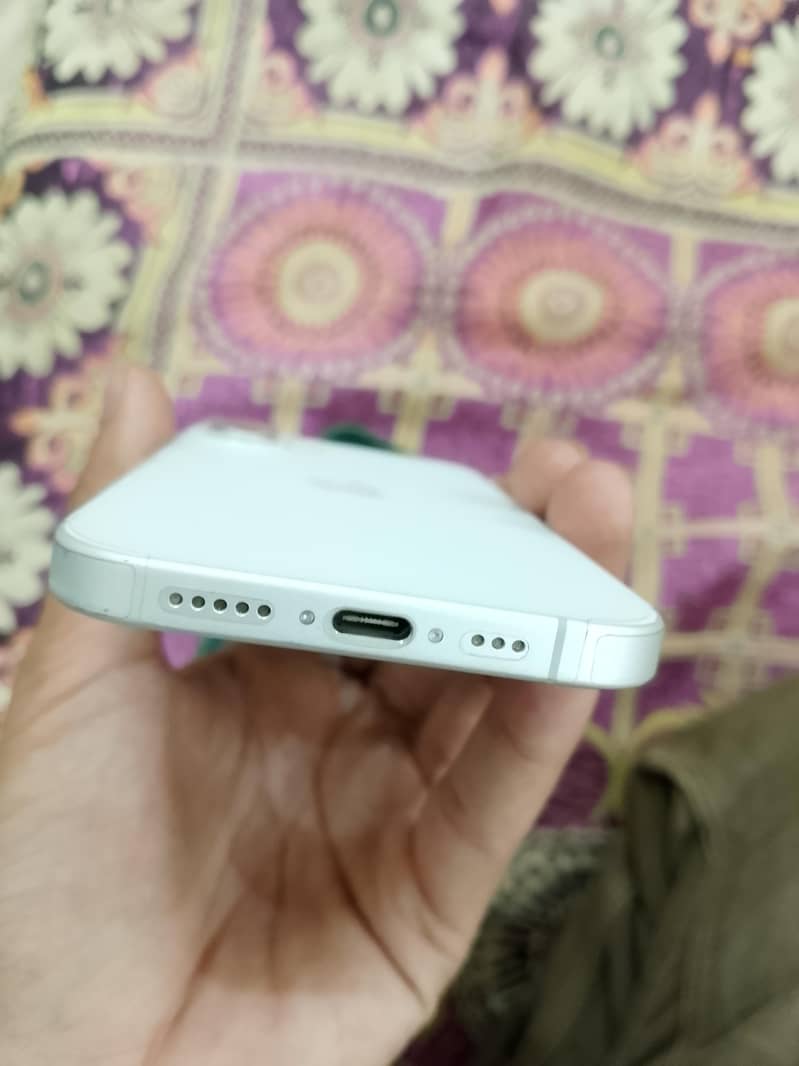 Apple iPhone 16 4