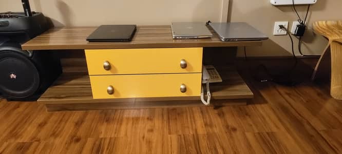 Two-Tone Wooden Console Table in good condition