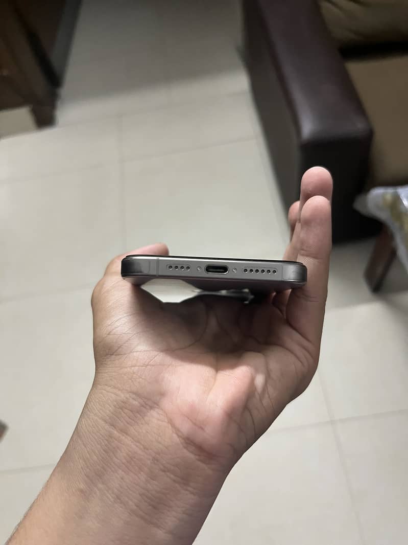 Apple iPhone 15 Pro Max 3