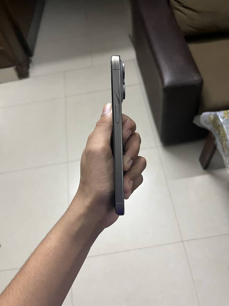 Apple iPhone 15 Pro Max 4