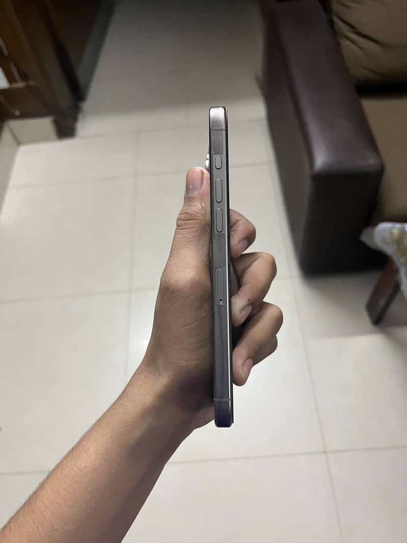 Apple iPhone 15 Pro Max 6
