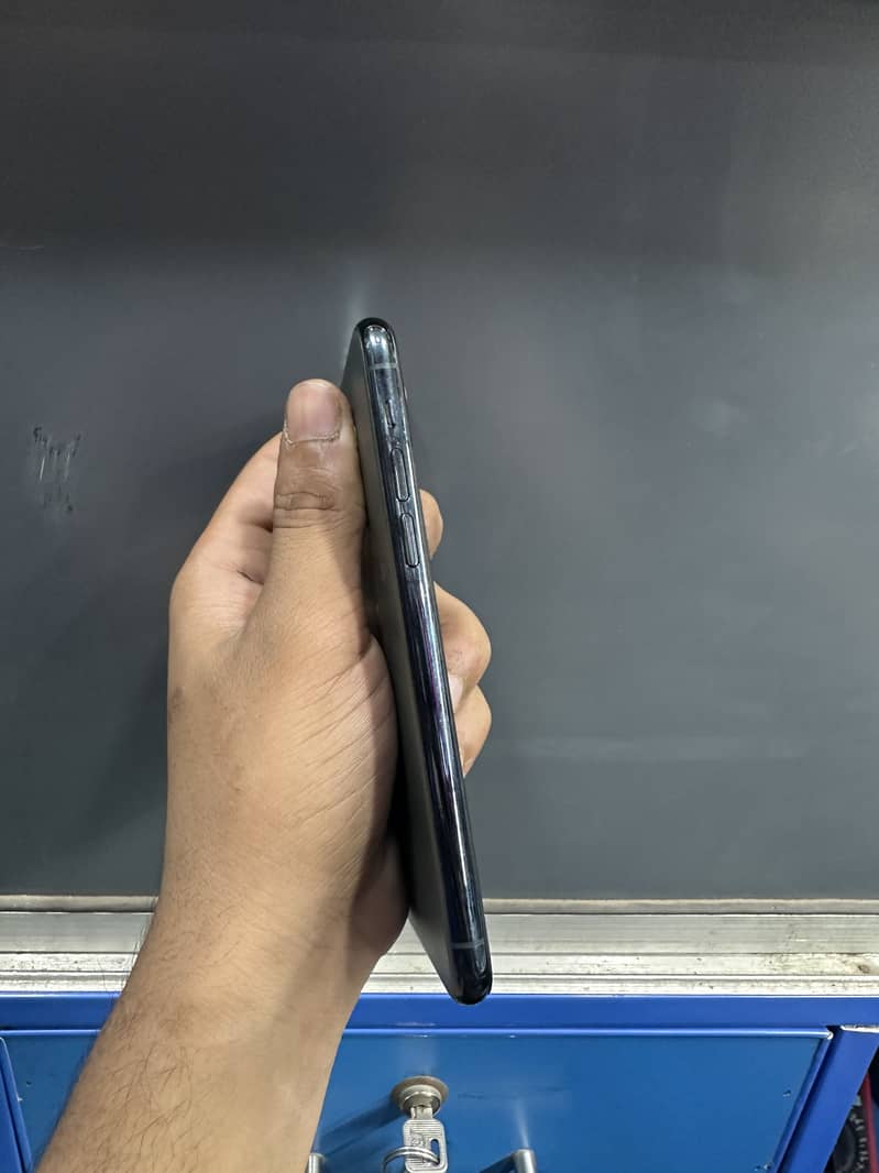 Apple iPhone 11 Pro 1