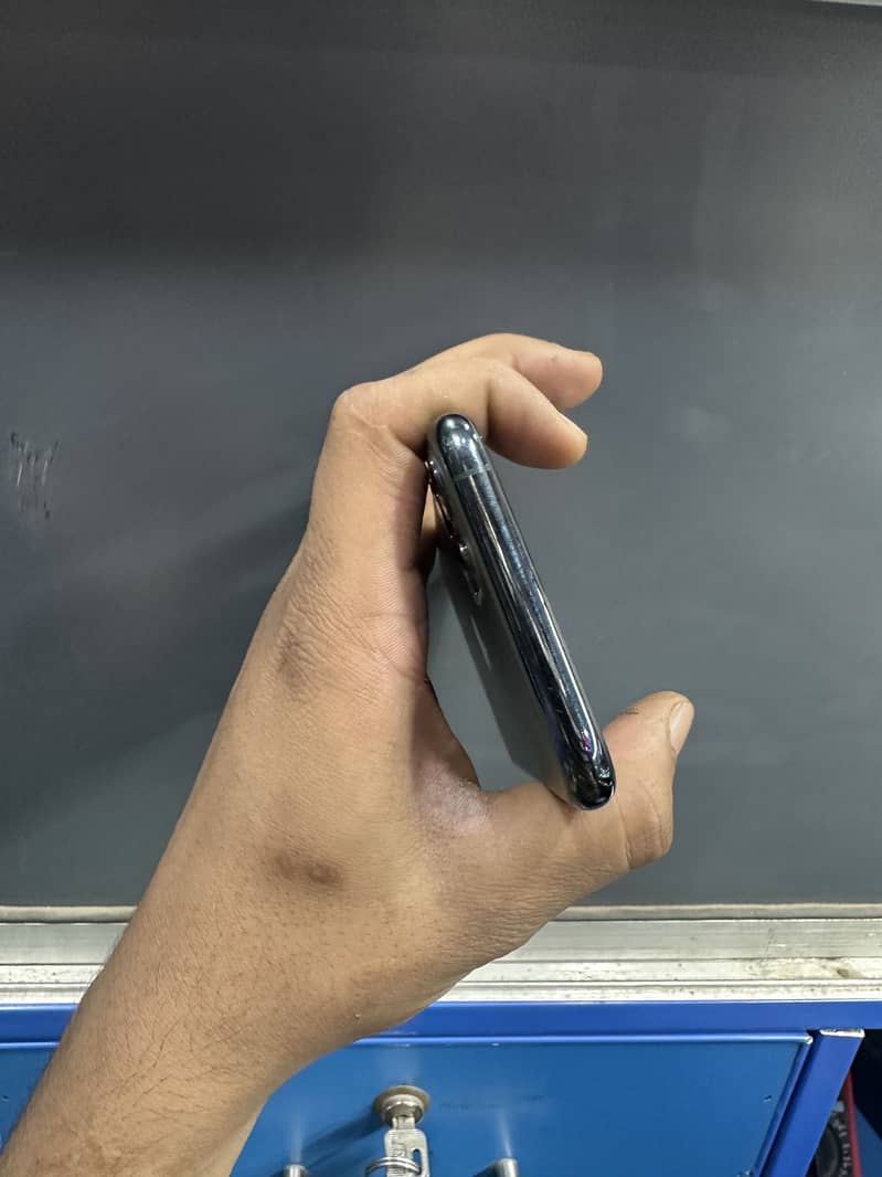 Apple iPhone 11 Pro 3