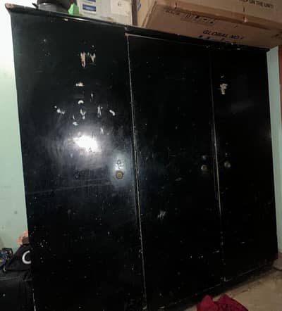 3 door Wardrobe(Cupboard/Almaari)