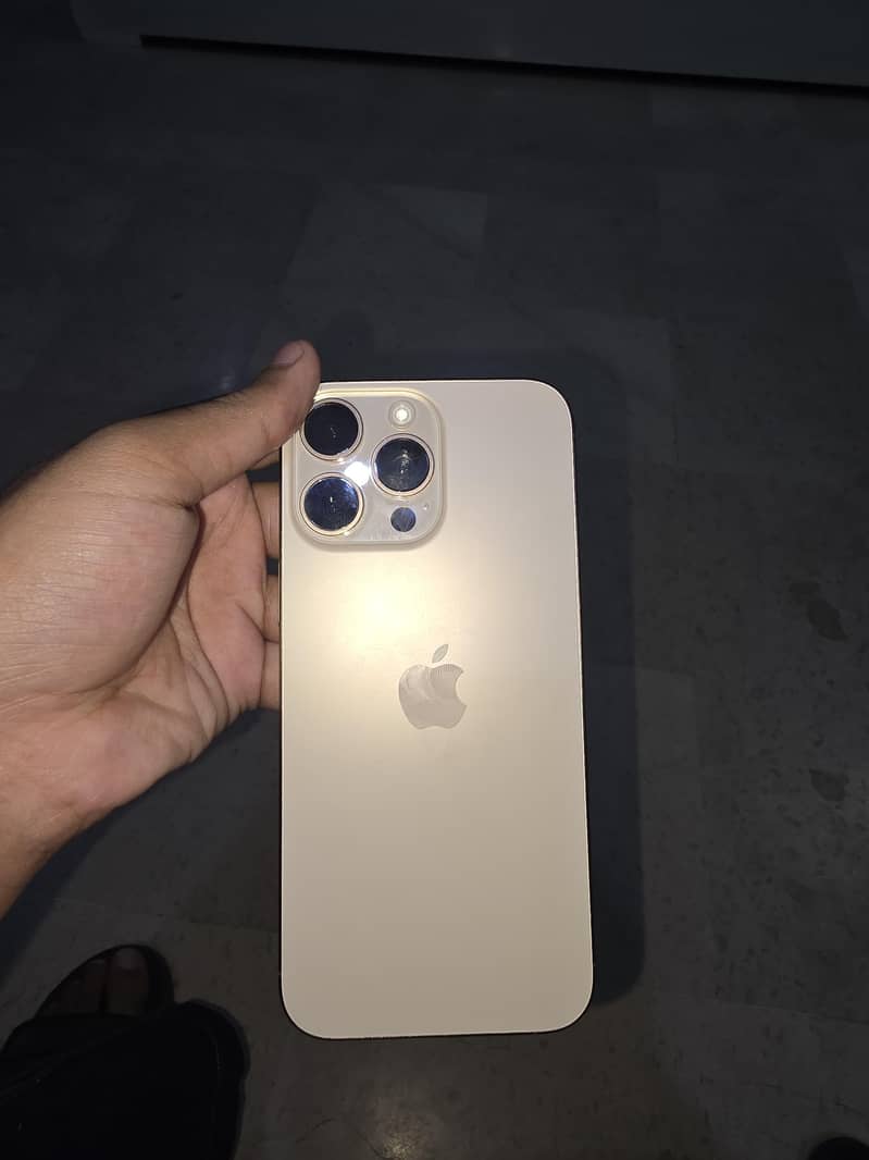 Apple iPhone 16 Pro Max 11