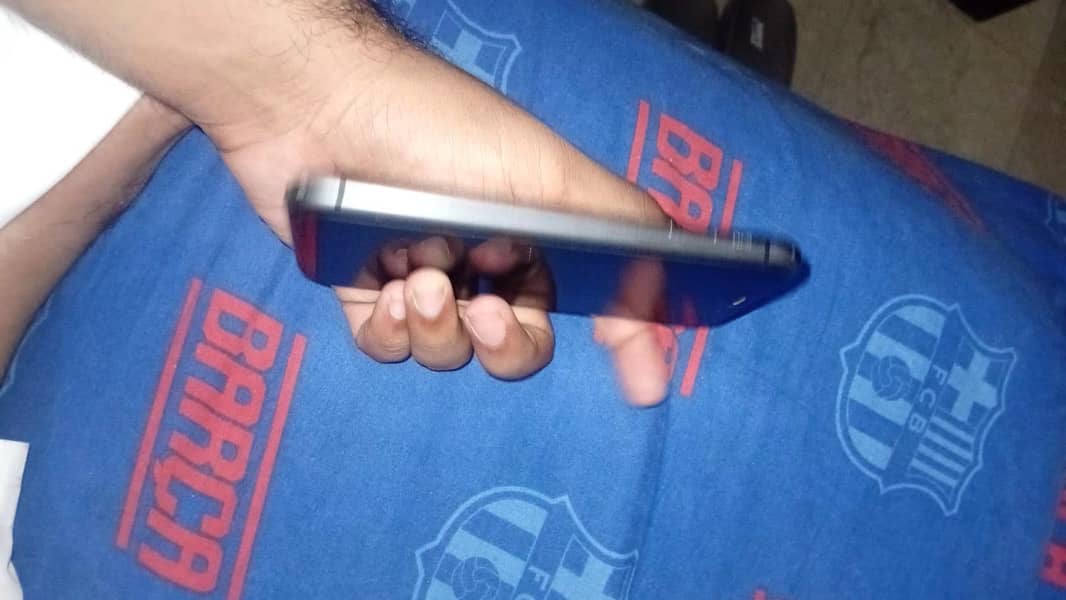 Apple iPhone 11 4