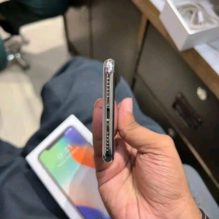 Apple iPhone XR 1
