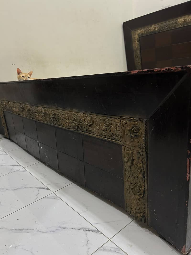 Queen size bed 2
