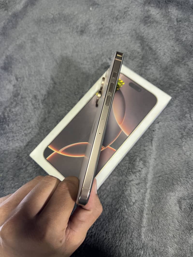 Apple iPhone 16 Pro Max 2