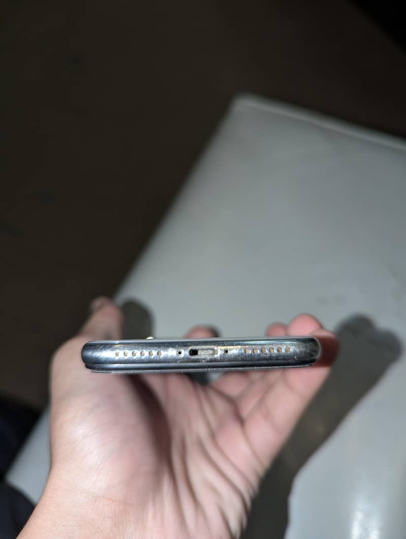 Apple iPhone X 5