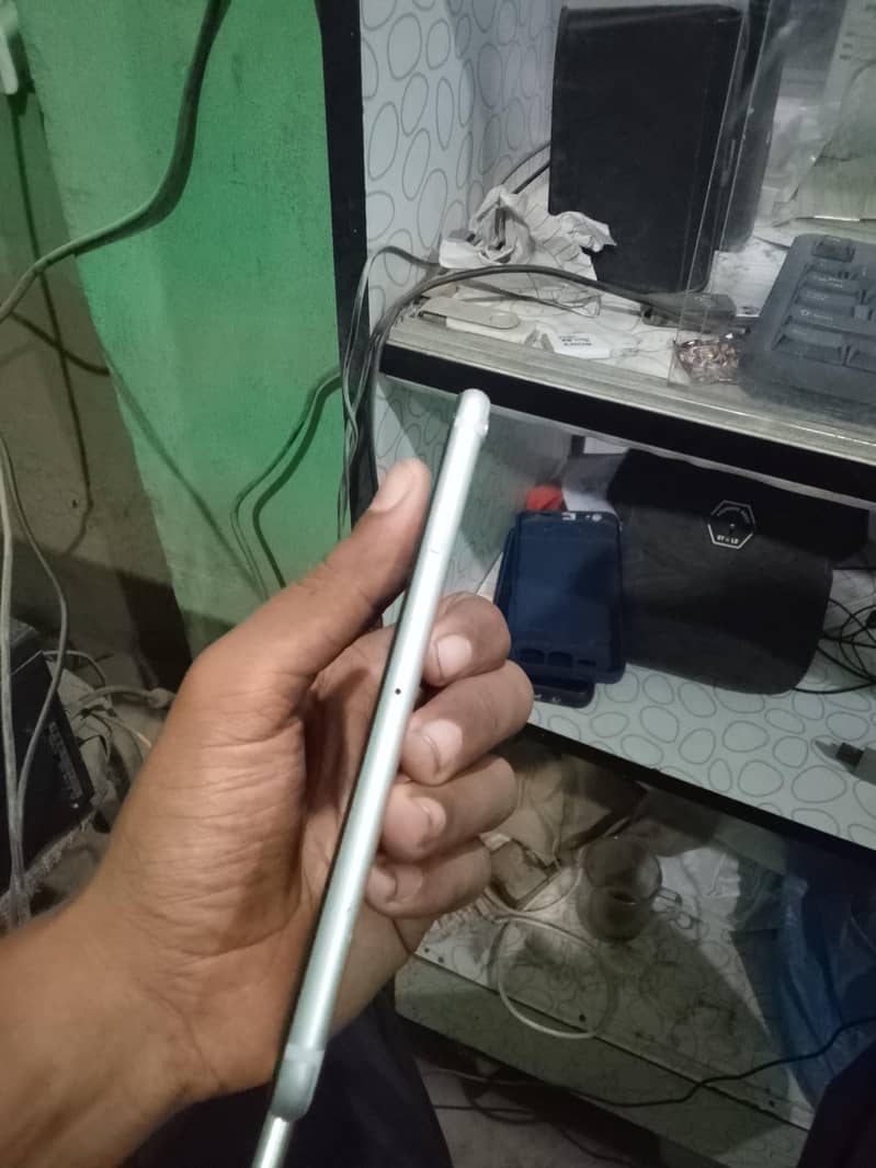 Apple iPhone 6S 3